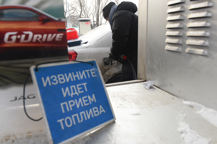 Козак исключил «коврижки» для нефтяников за заморозку цен на бензин