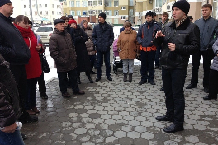 У протеста на драме нашелся «главный идеолог» в Москве. Это экс-депутат Боровик