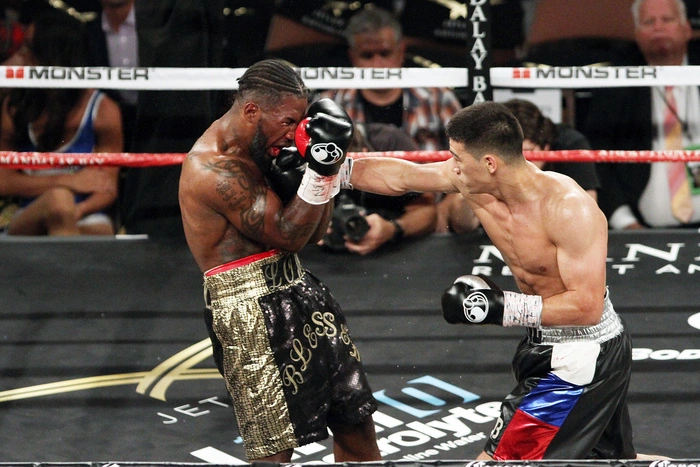 Российский боксер пожаловался на болевших против него украинцев