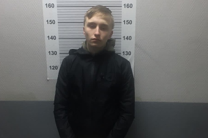 Полицейские задержали 18-летнего екатеринбуржца, грабившего салоны мобильной связи