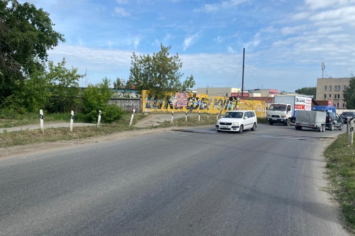 В Екатеринбурге разыскивают водителя, сбившего велосипедистку