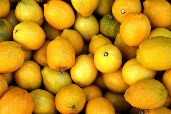 В Екатеринбурге обнаружили тонны зараженных фруктов. Но они всё равно поступят в продажу