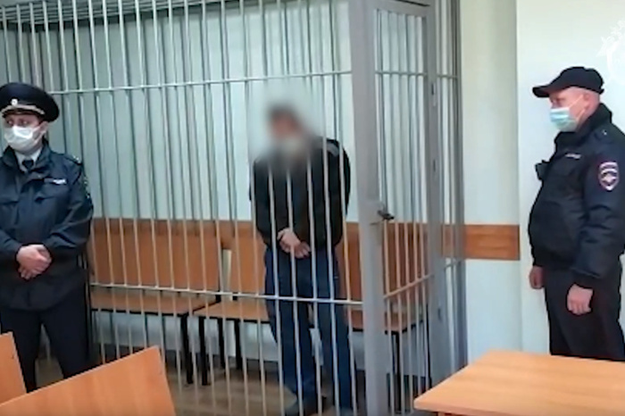 Избил ножом и изнасиловал: в Свердловской области завершили расследование убийства матери и её детей