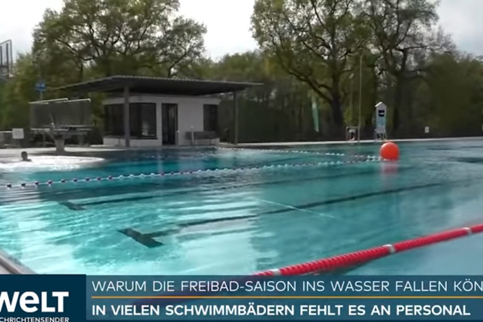 В Берлине женщинам разрешили плавать с обнаженным «торсом»