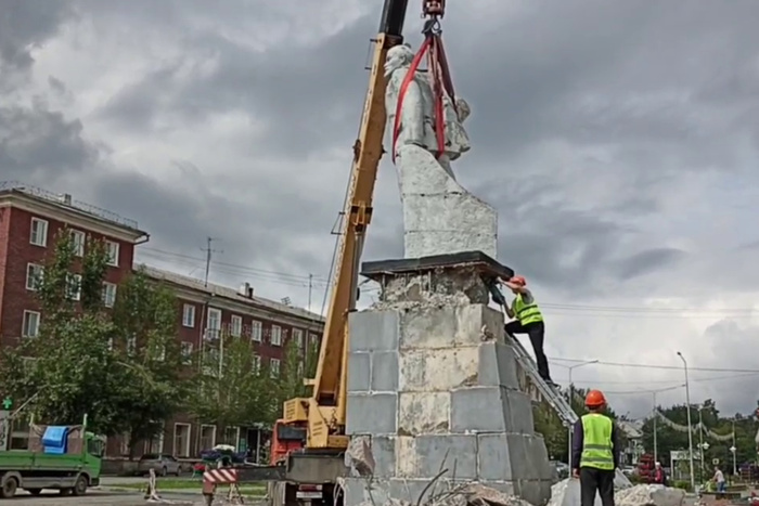 В свердловском городе сносят памятник Ленину