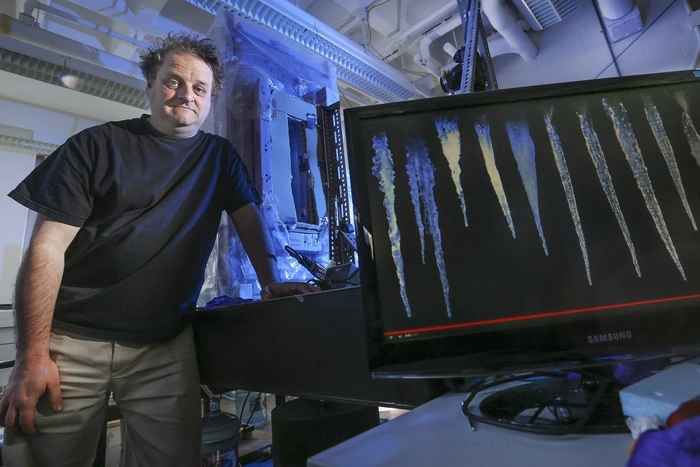 Итогом десяти лет экспериментов канадского физика стал «Атлас сосулек»