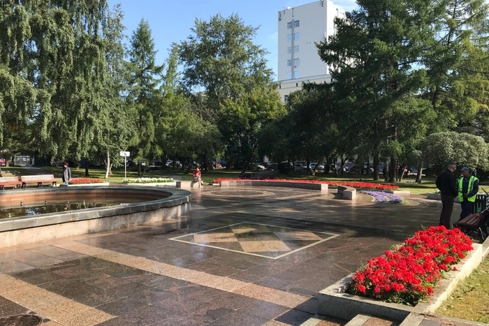 Мэрия отчиталась о ходе реконструкции сквера за Оперным театром