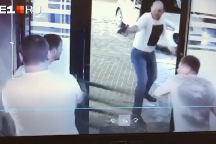 Агрессивный посетитель устроил стрельбу в ночном клубе на Радищева