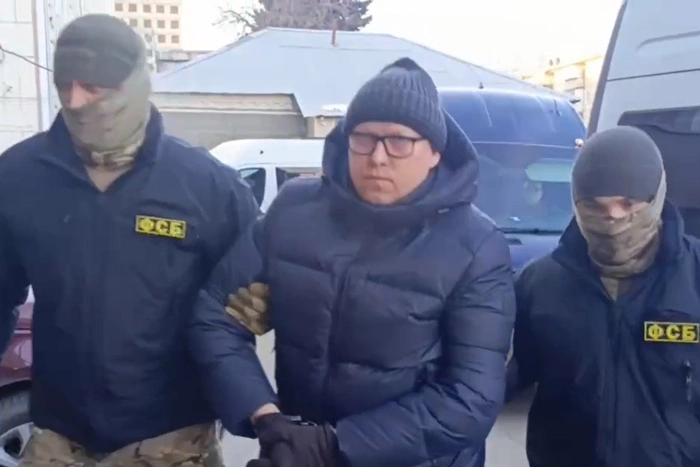 Подозревают в растрате: силовики задержали ещё одного уральского министра