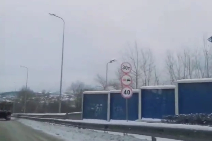 Жители Ревды опасаются обрушения местных мостов под весом самосвалов с глиной