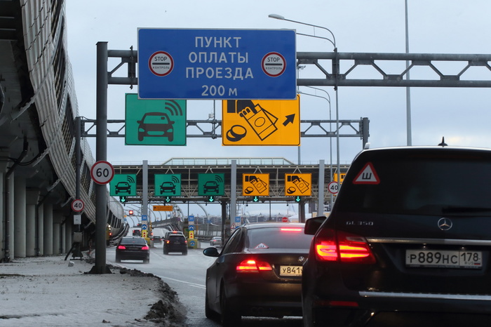 Российским водителям разрешили не клеить зимой на машины знак «Шипы»