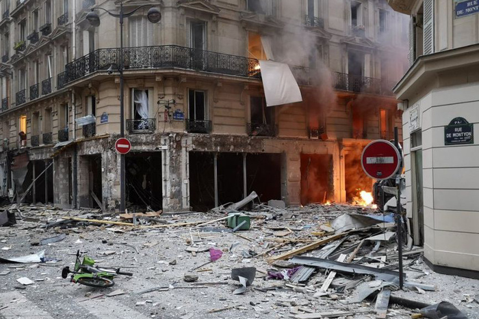 В центре Парижа прогремел мощный взрыв. ДОПОЛНЕНИЕ