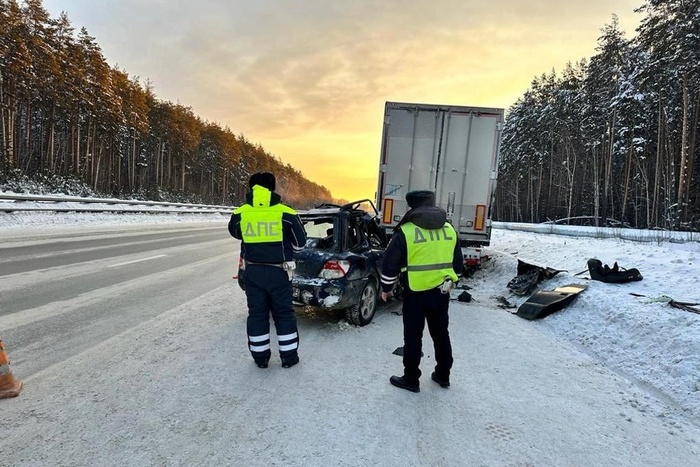 На Серовском тракте в аварии с грузовиком погибла молодая мама двоих детей