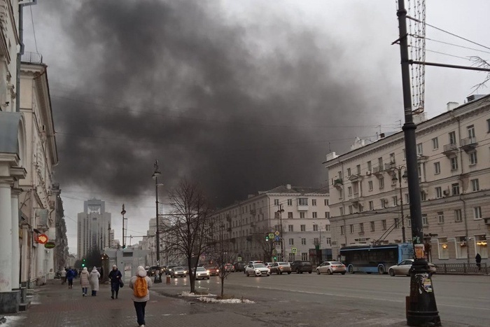 В центре Екатеринбурга загорелась больница