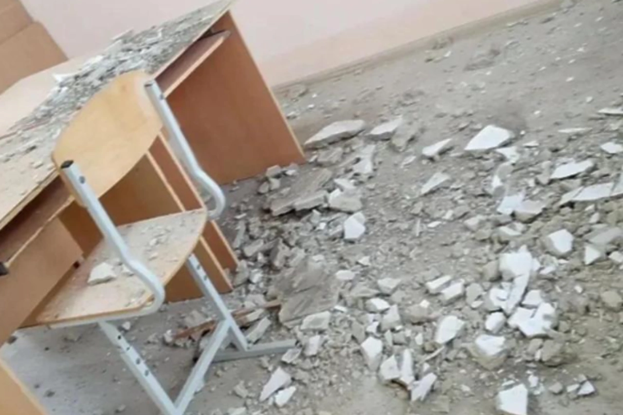 В уральской школе рухнул потолок