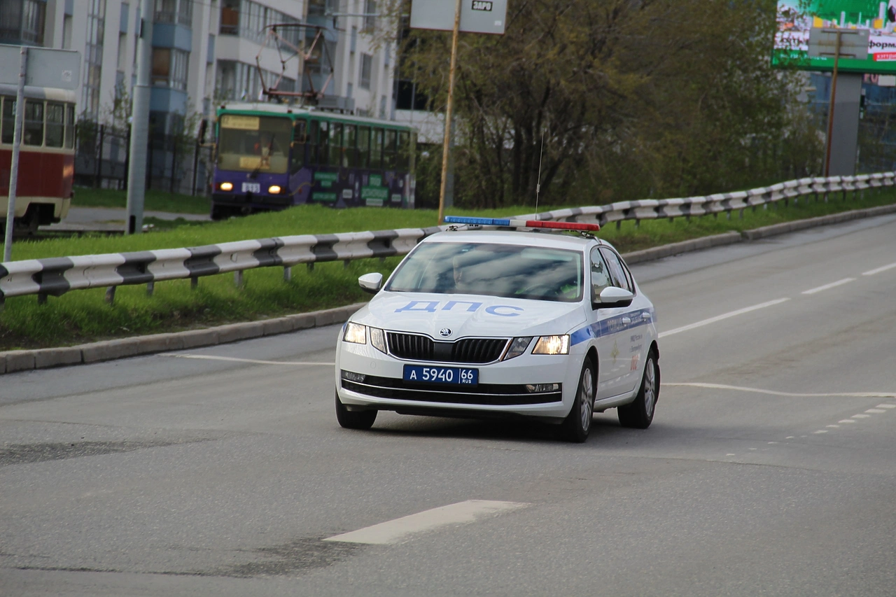 На ЕКАД водитель иномарки спровоцировал массовую аварию