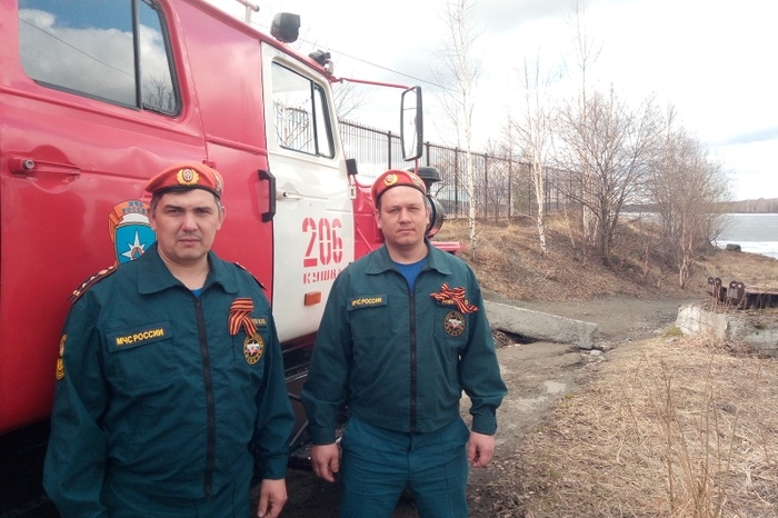 Пожарных, которые спасли детей с отколовшейся льдины, представят к госнаграде