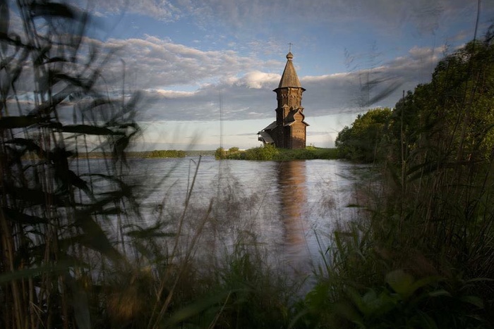 В Карелии сгорела деревянная церковь XVIII века. Минкульт оценивает ущерб
