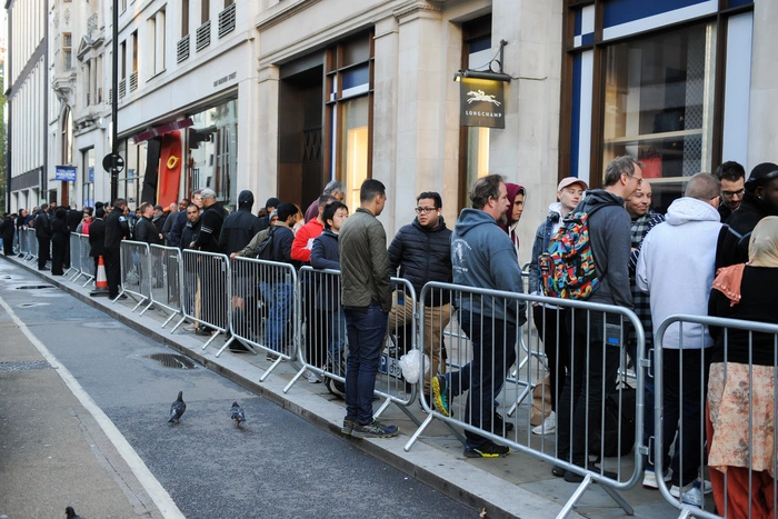 «Займу очередь за новыми iPhone». В Екатеринбурге стартуют продажи новинок