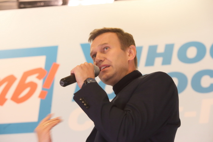Навальный сообщил, что заблокированы банковские счета всех его родных, включая ребенка