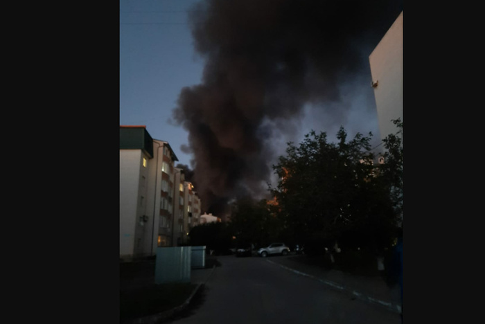 В Ейске Краснодарского края в жилом районе упал военный самолет