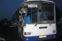 В Екатеринбурге столкнулись автобус и грузовик