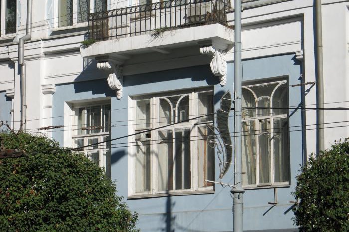 Дом в центре Екатеринбурга после капремонта стал опасен для жизни