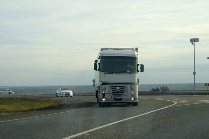 В Свердловскую область перестали пускать грузовики, чтобы не испортить дороги
