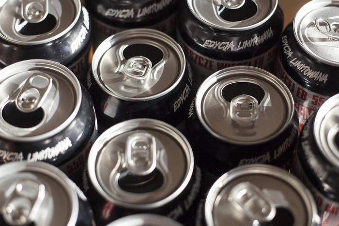 «Скоро выяснится, что алюминий полезно есть». Россиян разозлила реклама алюминия