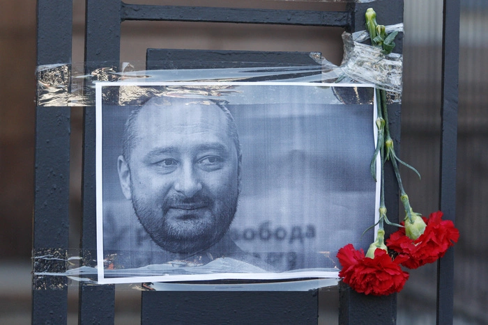 Аркадий Бабченко покинул Украину