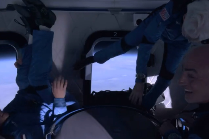Джефф Безос опубликовал в Instagram собственное туристическое видео из космоса