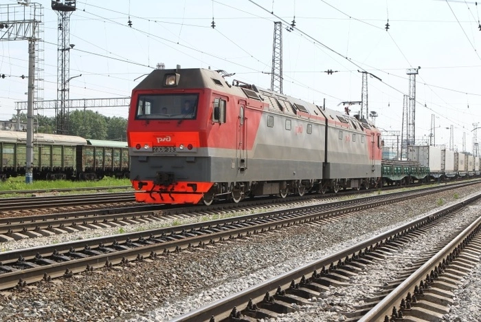 В Екатеринбурге с рельсов сошли поезда