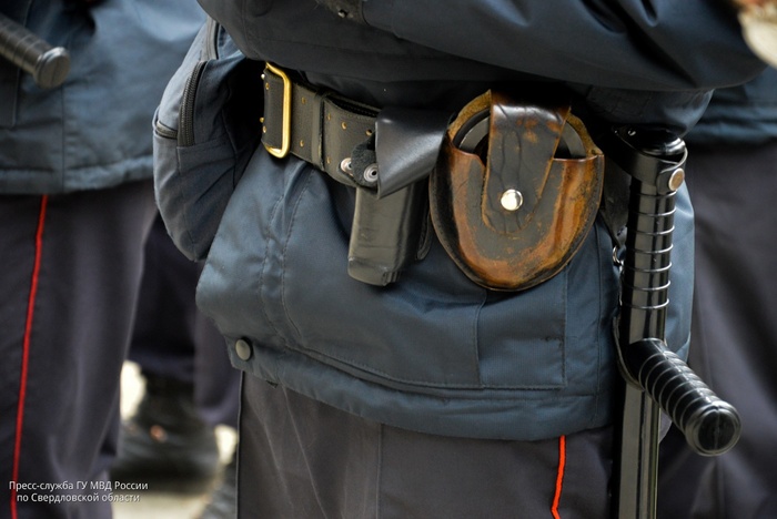 Майор полиции попал в Екатеринбурге под подозрение коллег из-за инцидента на АЗС