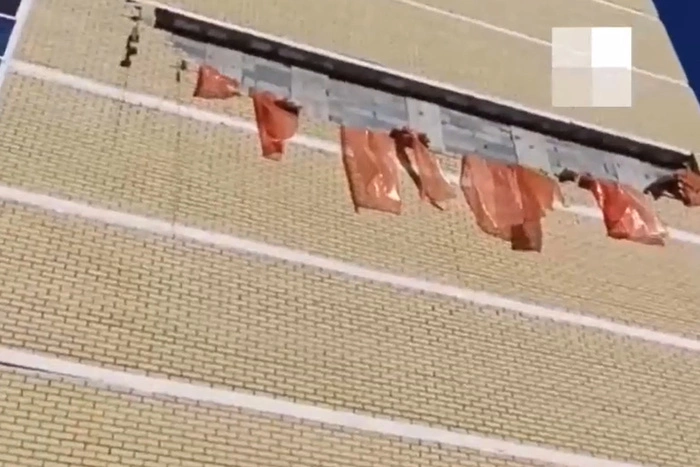 В Академическом обрушился фасад высотки