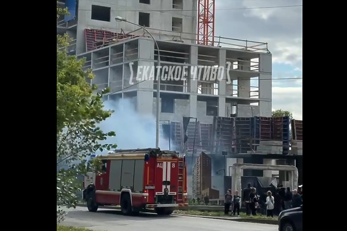 На Вторчермете загорелась стройка ЖК