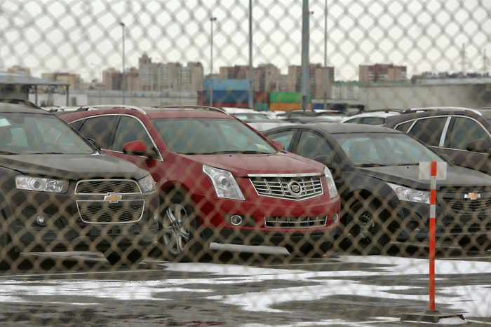 Продажи новых автомобилей в Екатеринбурге упали на 60%