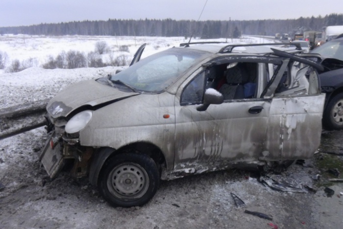 Водитель «Хонда Цивик» сбил на трассе ранее попавших в аварию мужчину и женщину