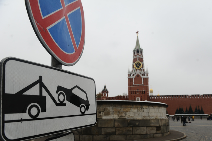 Знак «Остановка запрещена» появится ещё на 5 участках дорог в Екатеринбурге
