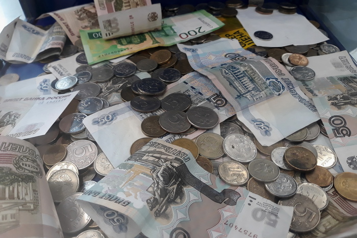 Каждый житель РФ мог бы получить 54 тысячи рублей при раздаче «вертолётных денег» — Минтруд