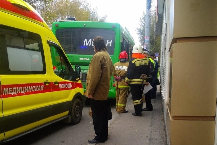 В Екатеринбурге скорая госпитализировала пассажирку автобуса