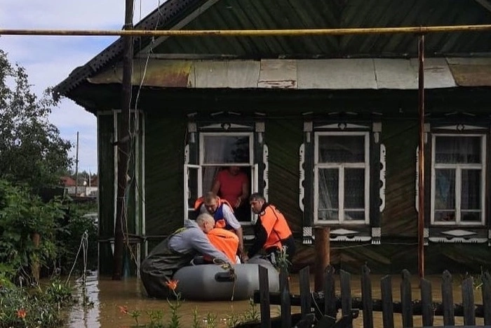 В Верхней Салде из-за дождя люди остались отрезаны от внешнего мира