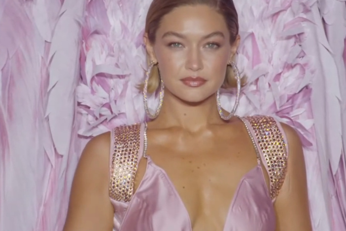 Ирина Шейк приняла участие в первом за 6 лет шоу «ангелов» Victoria’s Secret