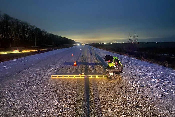 Неизвестный насмерть сбил велосипедста сегодня утром на свердловской трассе