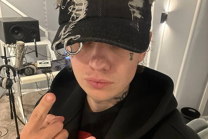 В Екатеринбурге вновь отменили концерт популярного у молодёжи артиста