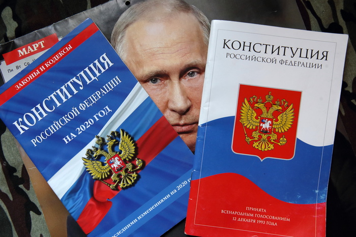Поправка в Конституцию об обнулении сроков Путина разделила россиян на два лагеря