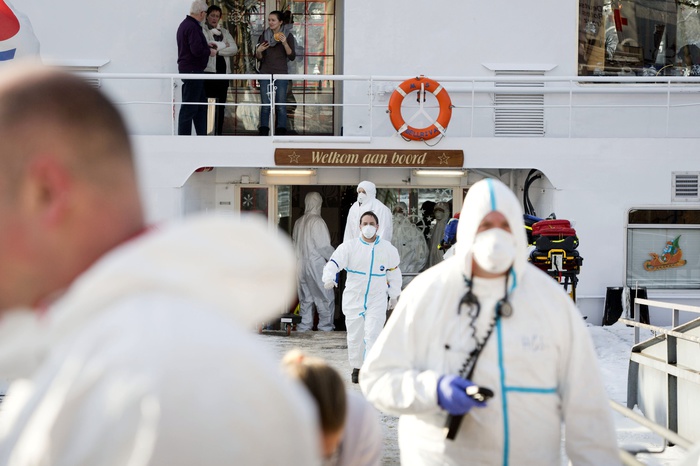 Более 200 человек заразились вирусом на британском круизном лайнере