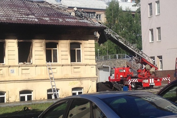 Сгоревший в центре Екатеринбурга особняк законсервируют