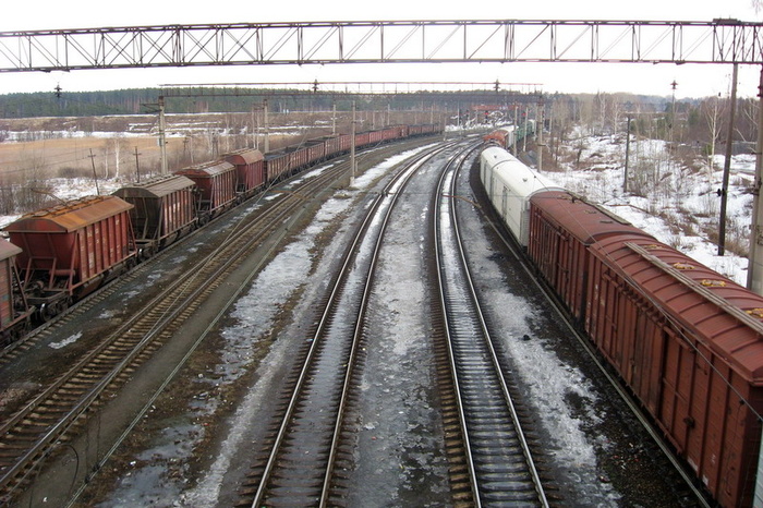 Пассажирский поезд протаранил КАМАЗ в Челябинской области, водитель погиб