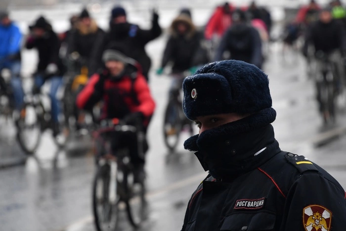 В Сыктывкаре полицейских застали за написанием слова «Путин» на заборе