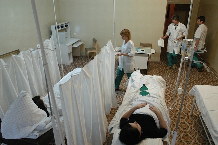 За смерть пациента в подсобке российской больницы накажут главврача